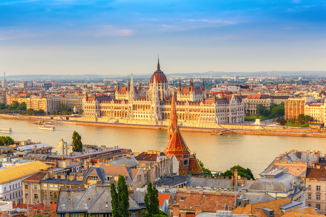 Budapest city skyline at Hungalian Parliament and Danube River, Budapest, Hungary